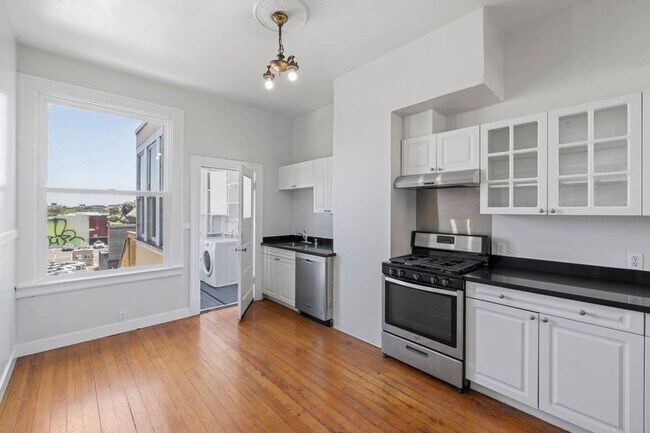 Foto del edificio - Gorgeous huge top floor flat, lots of ligh...
