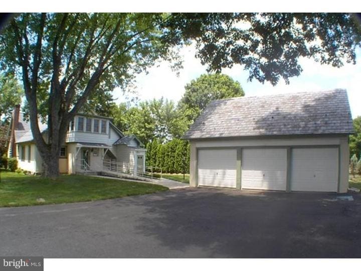 Foto principal - 140 W BUTLER Ave
