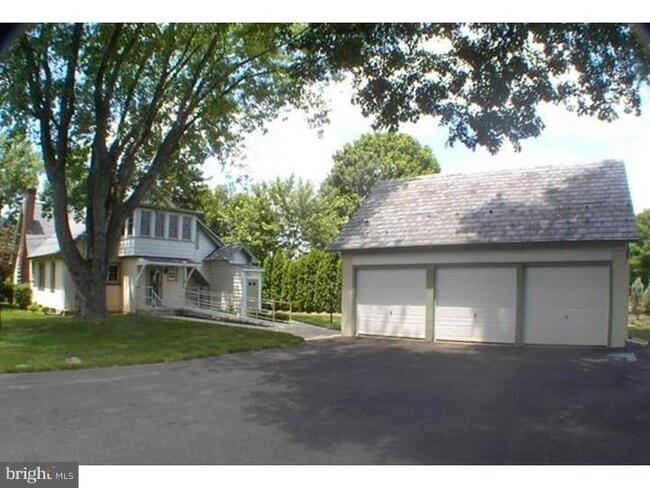 Building Photo - 140 W Butler Ave