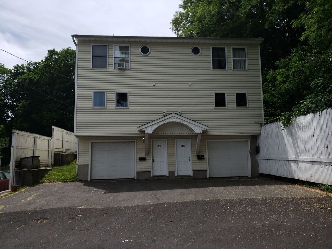 Primary Photo - 37-39 Munchausen Avenue - Blue Pod