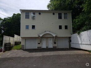 Building Photo - 37-39 Munchausen Ave