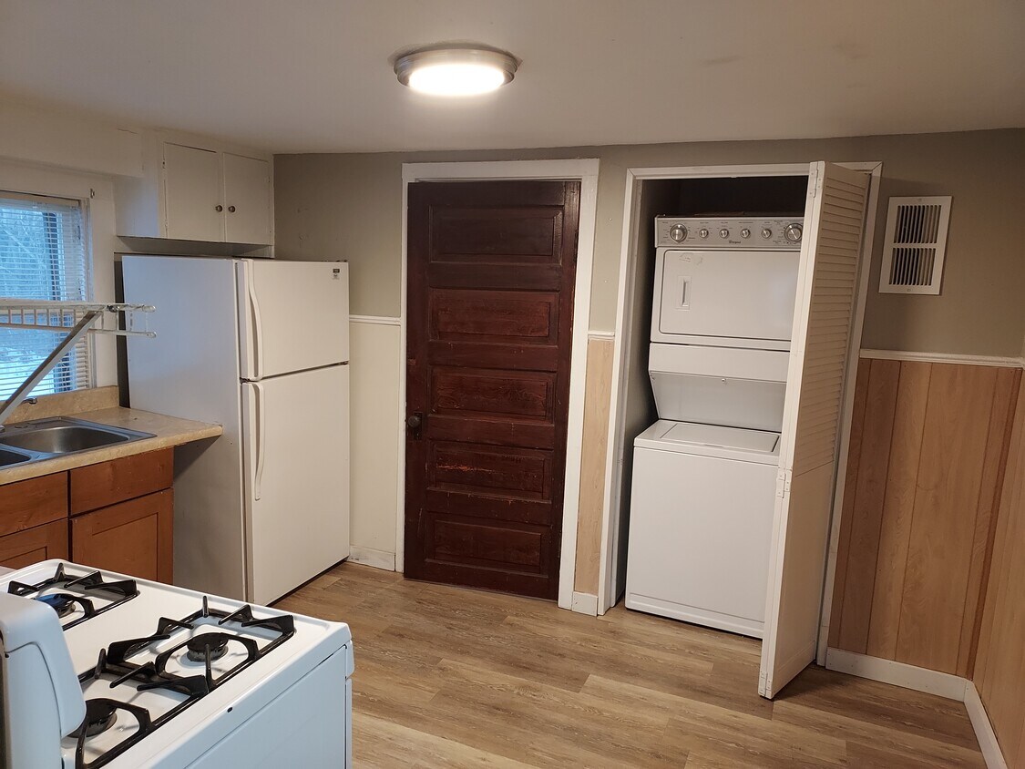 Foto principal - 105 E Dunn St
