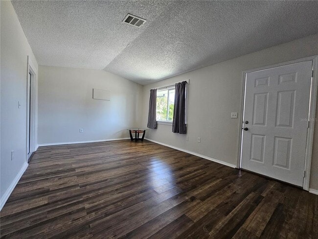Foto del edificio - 1600 Meadow Lark Ln