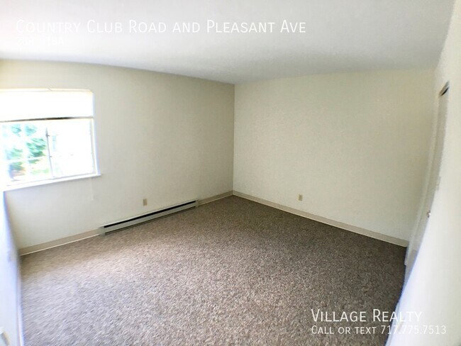 Building Photo - 605 Country Club Rd