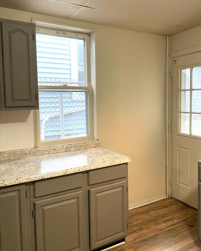 New countertops - 624 Alaska St