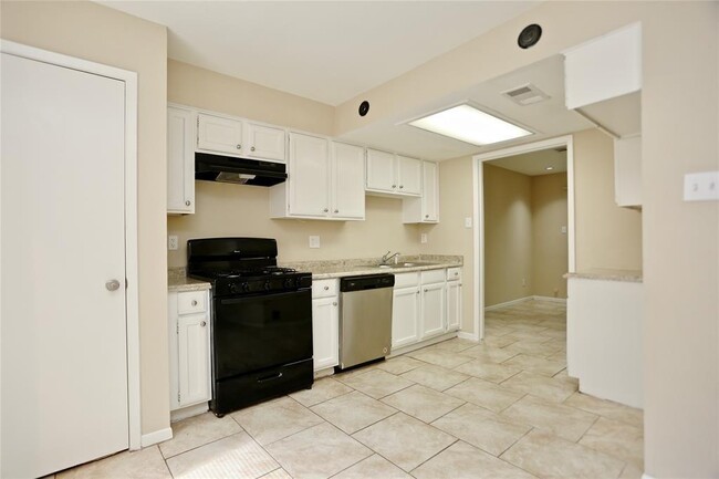 Building Photo - 2806 Elm Grove Ct