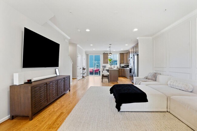 Foto del edificio - SPACIOUS, UPSCALE 3 BEDROOM 3.5 BATH TOWNHOME IS AVAILBLE IN CLARKSBURG!