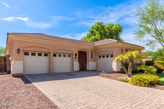 Foto del edificio - 2668 S Stuart Ave