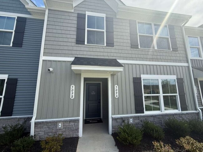 Foto del edificio - 509 PORTAL CIRCLE CIR, B, SANDSTON, VA 23150