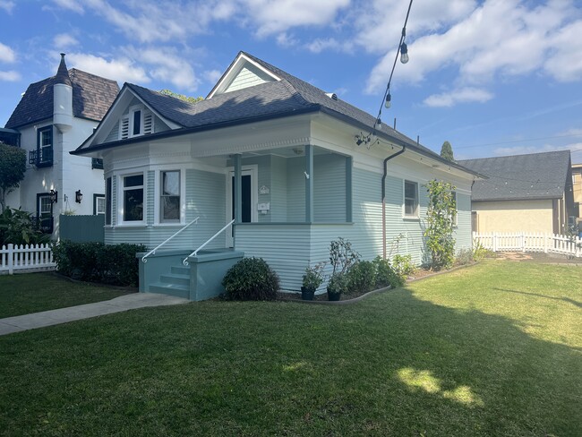 Building Photo - 4190 Lincoln Ave