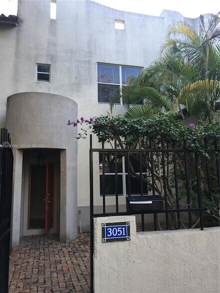 Foto del edificio - 3051 Center St