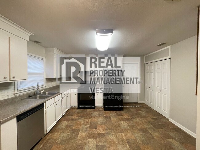 Building Photo - 102 Hope Pl