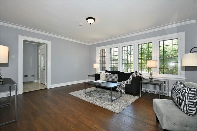 Foto del edificio - 5463 Wilkins Ave