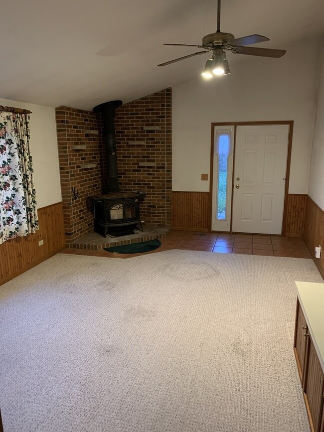 Building Photo - 37W793 Binnie Rd