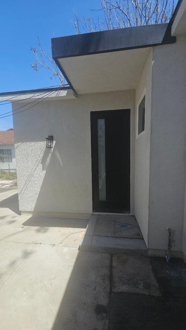 Building Photo - 11334 Oxnard St