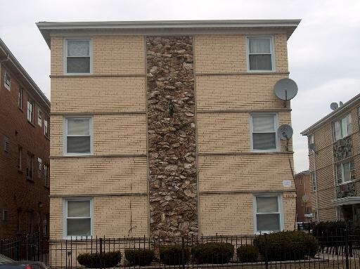 Primary Photo - 8618 W Berwyn Ave