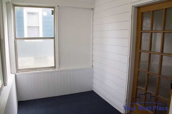 Building Photo - 424 6th Ave S