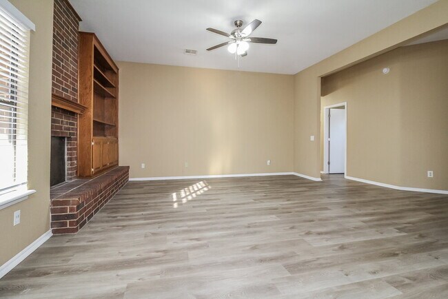 Foto del edificio - 3713 Shannon Dr