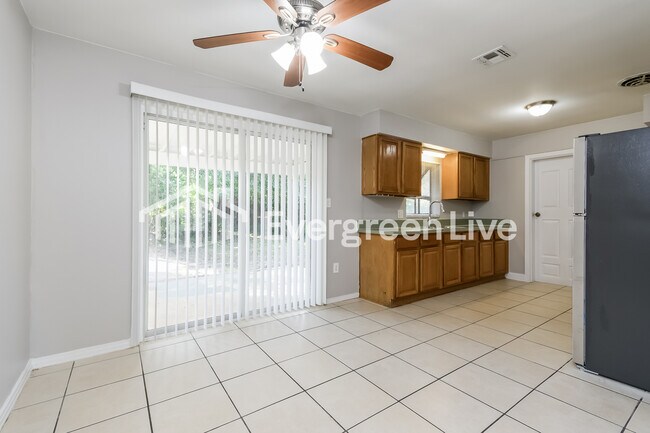 Foto del edificio - 2222 N Hastings St