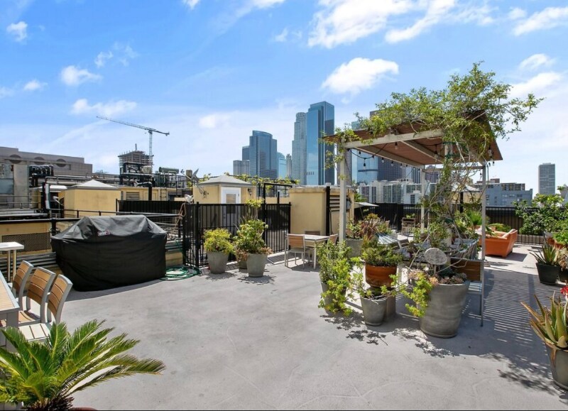 Foto principal - 108 W 2nd St