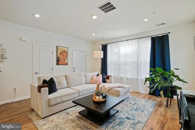 Building Photo - 9378 Seney Ln