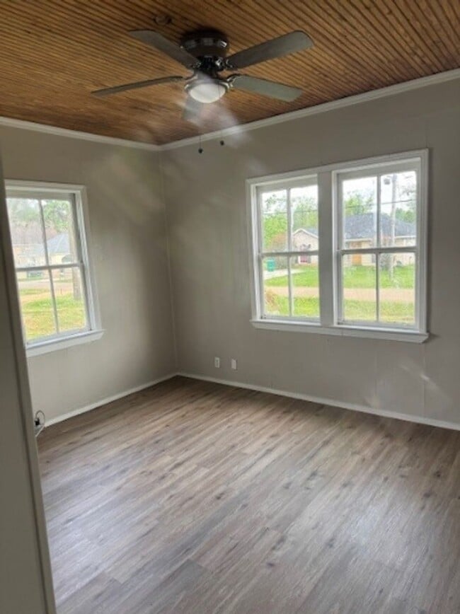 Foto del edificio - 408 E Michigan Ave