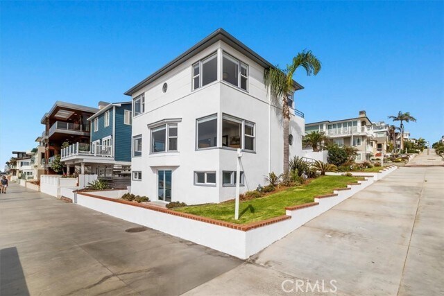 Building Photo - 2000 The Strand