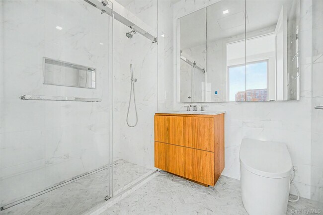 Foto del edificio - 35-32 Leavitt St