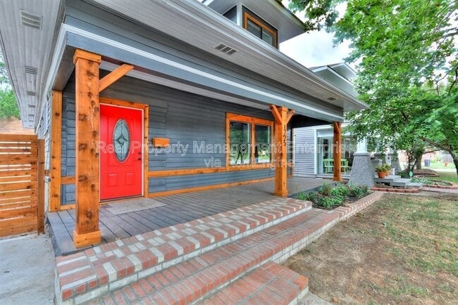 Building Photo - 1725 N McKinley Ave