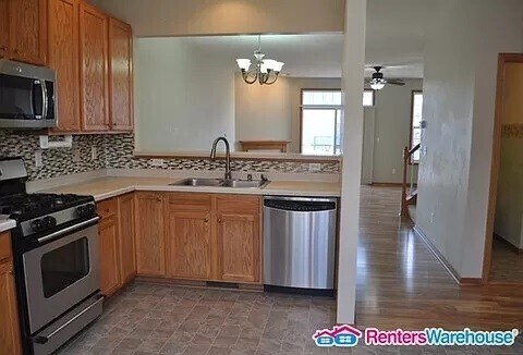 Foto del edificio - Available May 1st - beautiful 4-bed 4-bath townhome in Apple Valley with pool and more!
