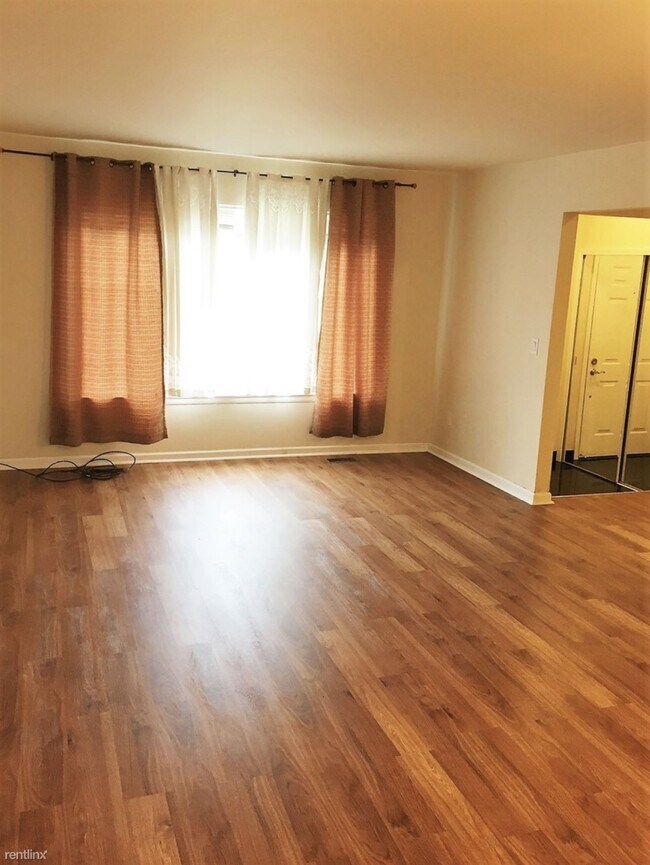 Building Photo - 2 br, 1.5 bath House - 433 Fox Hills Dr N