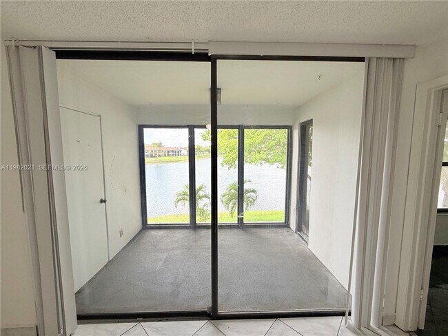 Foto del edificio - 206 Lake Pointe Dr
