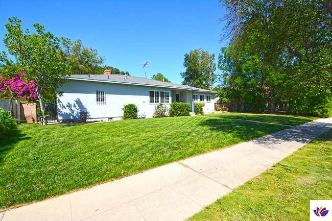 Building Photo - 7061 Louise Ave
