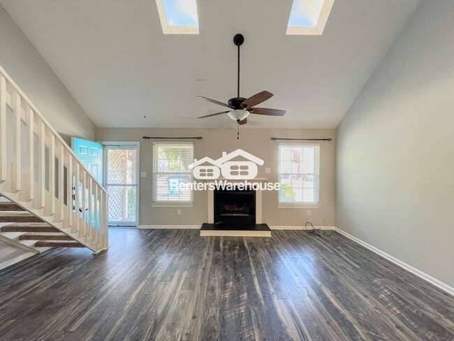 Foto del edificio - 2421 Sedgewick Dr