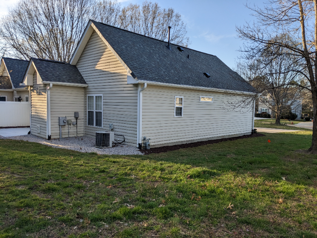 Building Photo - 102 Cottage Ct