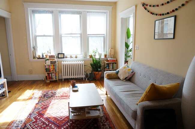 Building Photo - 1 br, 1 bath  - 44 Quint Ave 8