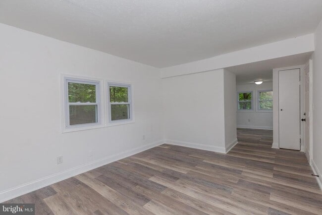 Building Photo - 30 Laurel Hill Ln