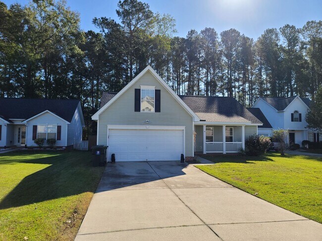 Foto del edificio - Conveniently located in a quiet cul-de-sac