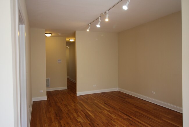 Living Space - 3216 W Argyle St