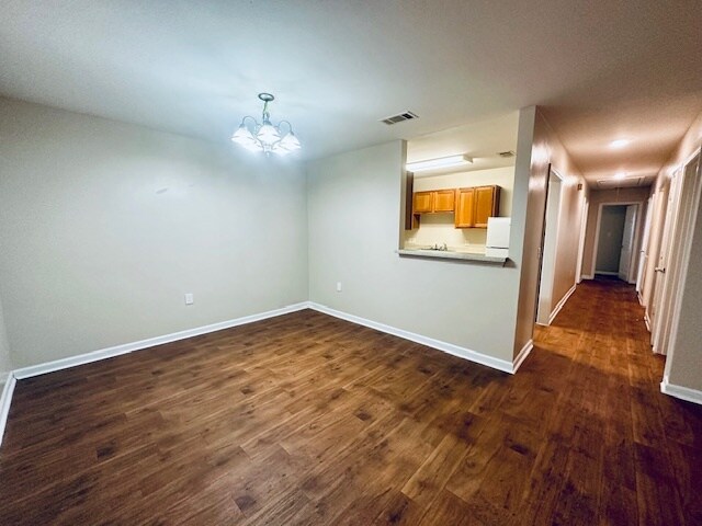 Foto del edificio - 5325 McClelland Dr