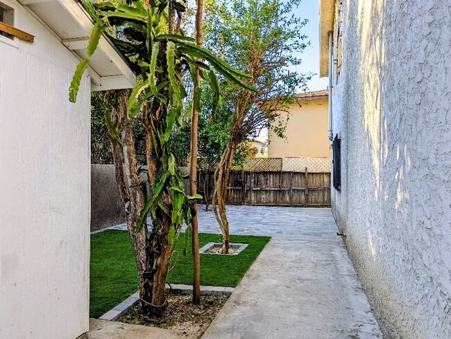 Foto del edificio - 927 Freeman Ave