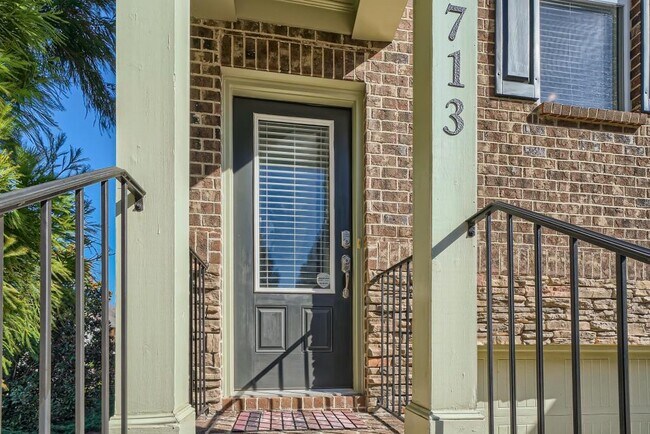 Building Photo - 3713 Lambert Ln