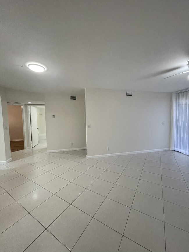 Building Photo - 5661 Riverside Dr