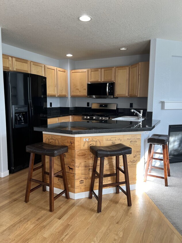 Kitchen with black/stainless appliances - 14239 Pikeminnow Pl