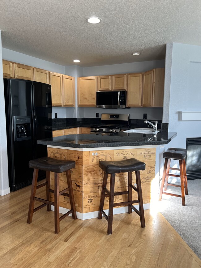 Kitchen with black/stainless appliances - 14239 Pikeminnow Pl