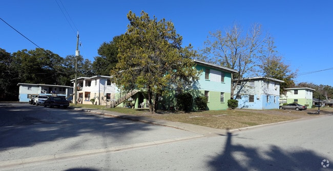 Building Photo - Palafox Gardens-RENT SPECIALS