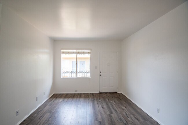 Foto del edificio - 4565 Hazeltine Ave