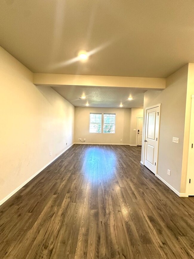 Foto del edificio - ? Modern 3-Bedroom Townhouse with Bright O...