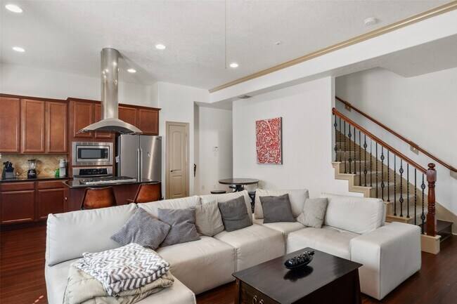 Foto del edificio - 911 McKinney Park Ln