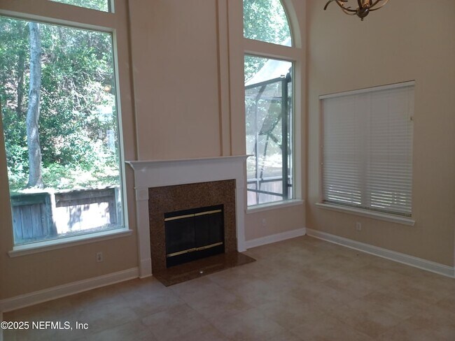 Foto del edificio - 4463 Ecton Ln E